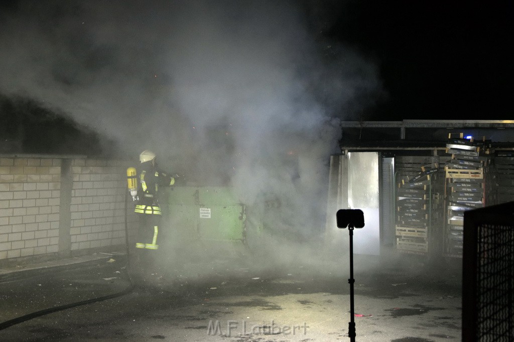 Feuer Papp Presscontainer Koeln Hoehenberg Bochumerstr P071.JPG - Miklos Laubert